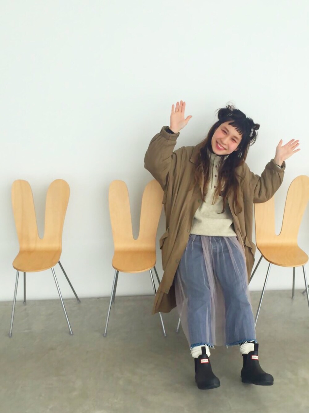 「カジュアルコーデ、ハンター、HUNTER、patagonia、スナップT、デニム、チュールスカート、白ソックス、21世紀美術館、靴下屋」｜「HUNTERのHUNTER  (ハンター）Orignal Cheisea　オリジナル　チェルシー　サイドゴア　レインブーツ（レインシューズ、ブラック系）」を使った、a.nさん（レディース・155cm）の冬コーディネートの1枚目の写真