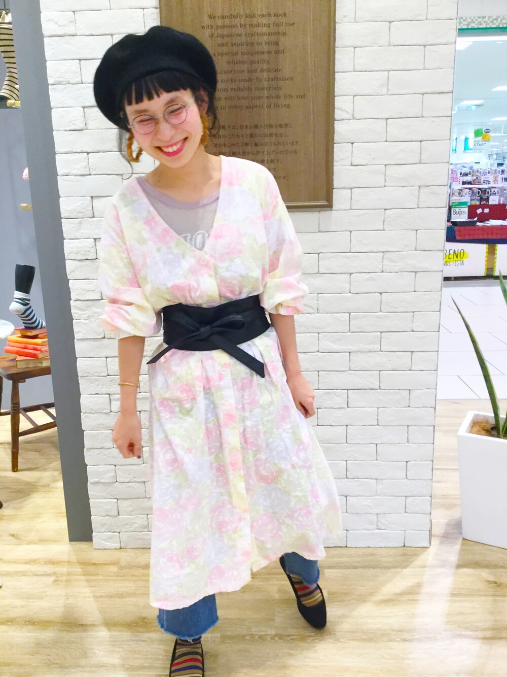 「プチプラ、古着、サッシュベルト、秋、denim、ベレー帽、靴下屋、フラットシューズ、カットオフデニム、ファー小物」｜「H&Mのアイテム（バレエシューズ、ブラック系）」を使った、a.nさん（レディース・155cm）の秋コーディネートの1枚目の写真