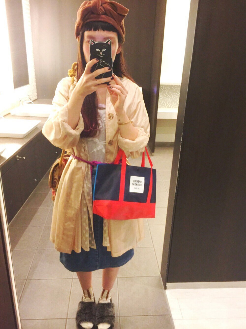 「靴下屋、カオリノモリ、古着、ベロア、秋のコーデ、カジュアル、denim、GU、ファーサンダル、プチプラ」｜「古着リメイクのアイテム（ノーカラージャケット、ベージュ系）」を使った、a.nさん（レディース・155cm）の秋コーディネートの1枚目の写真