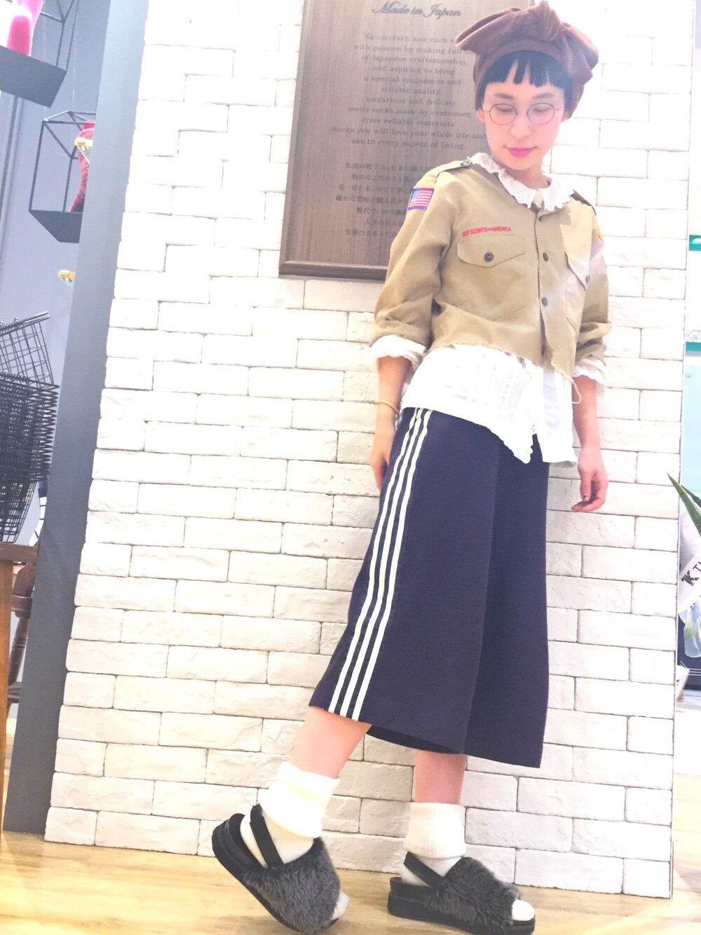「秋冬、ウールパンツ、古着、リメイク、カジュアルコーデ、靴下屋、ファーサンダル、ベロア、秋のコーデ、パンツスタイル」｜「古着リメイクのアイテム（その他パンツ、パープル系）」を使った、a.nさん（レディース・155cm）の秋コーディネートの1枚目の写真