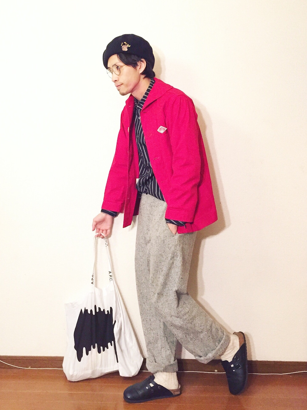 「黒、ビショップ、ベレー帽×メガネ、古着MIX、ネップパンツ、モノトーン、ビルケンシュトック、音楽で繋がる、ハロウィン、ヨカポイカ」｜「DANTONのアイテム（カバーオール、レッド系）」を使った、old_goldさん（メンズ・170cm）の秋コーディネートの1枚目の写真