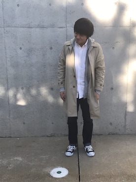 「アキコーデ」｜「アイテム（ステンカラーコート）」を使った、デ部さん（メンズ・173cm）の秋コーディネート
