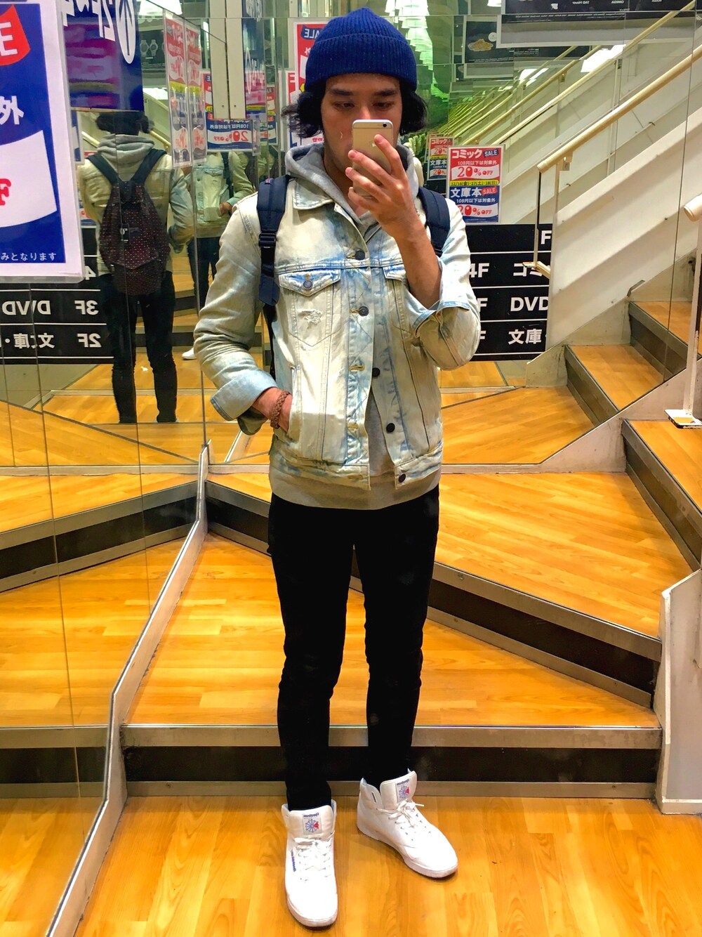「冬、ニット帽、Gジャン、パーカー、スキニーデニム、cheap monday、リーボック(Reebok)」｜「UNIQLOのアイテム（パーカー、グレー系）」を使った、Mikamiさん（メンズ・172cm）の冬コーディネートの1枚目の写真
