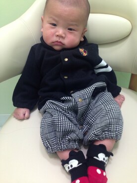 「アイテム（ロンパース、ブラック系）」を使った、キリトさん（キッズ・70cm）の春コーディネート