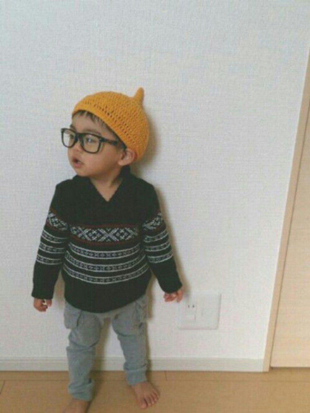 「おとこのこ、１歳８ヶ月、どんぐり帽子、メガネ男子」｜「Moujonjonのアイテム（その他パンツ、グレー系）」を使った、aoさん（キッズ・90cm）の冬コーディネートの1枚目の写真