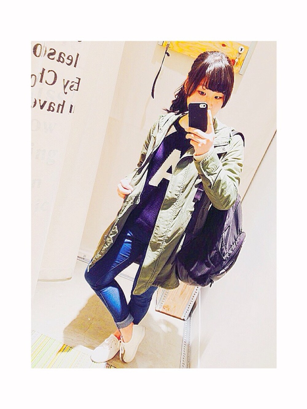 「earth music&ecology、WEGO、デニム、黒リュック、リュック、モッズコート、ミリタリー、GU、白いスニーカー、スプリングコート」｜「WEGOの加工デニムスキニーパンツ（デニムパンツ、ブルー系）」を使った、まあるさん（レディース・157cm）の春コーディネートの1枚目の写真