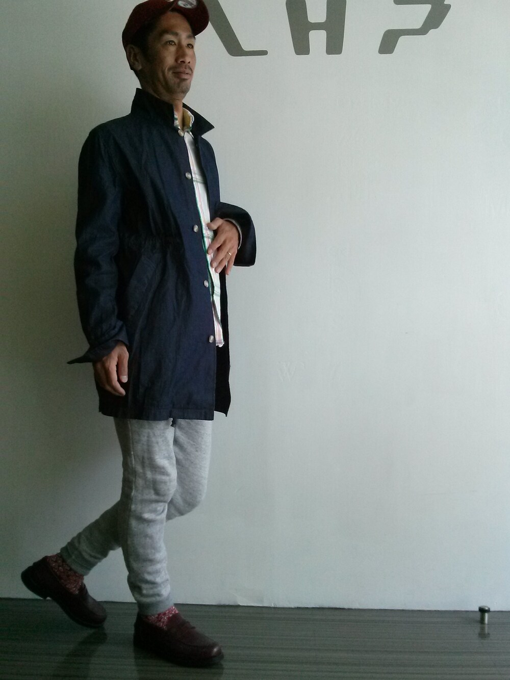 「L.H.PのLHP/エルエイチピー/DENIM　SHOP COAT　〈6001〉（ステンカラーコート）」を使った、LHP池袋スタッフ４さん（メンズ・171cm）の春コーディネートの1枚目の写真