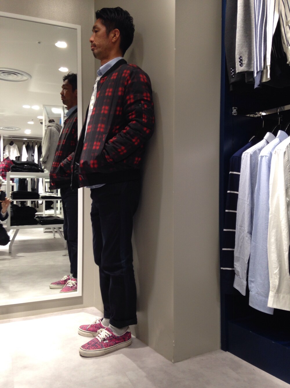 「L.H.PのLHP/エルエイチピー/DankeSchon/ダンケシェーン/Riversible Check Blouson（ブルゾン、レッド系）」を使った、LHP池袋スタッフ４さん（メンズ・170cm）の冬コーディネートの1枚目の写真