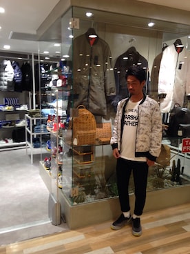 「WHITELAND（ホワイトランド）のアイテム（ミリタリージャケット）」を使った、LHP池袋スタッフ４さん（メンズ・170cm）の秋コーディネート