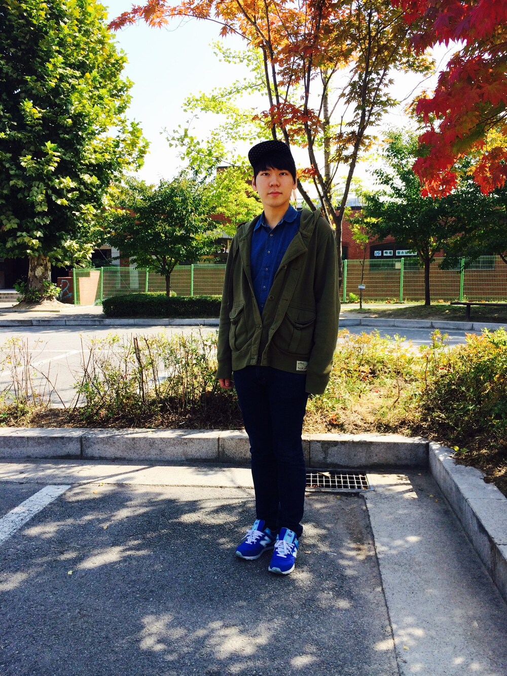 「blue、concept」｜「POLO RALPH LAURENのアイテム（その他アウター、グリーン系）」を使った、경규승さん（メンズ・183cm）の秋コーディネートの1枚目の写真