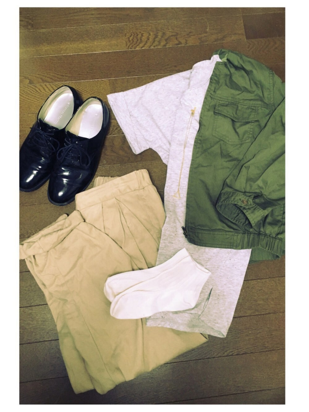 「平置き、シンプル、GLOBAL WORK、SM2、GU、tutuanna、オリエンタルトラフィック、Le Magasin、通勤コーデ、Tシャツ」｜「ORiental TRafficの春夏新作★レースアップシューズ★6102 （ドレスシューズ、ブラック系）」を使った、かおりさん（レディース・154cm）の春コーディネートの1枚目の写真