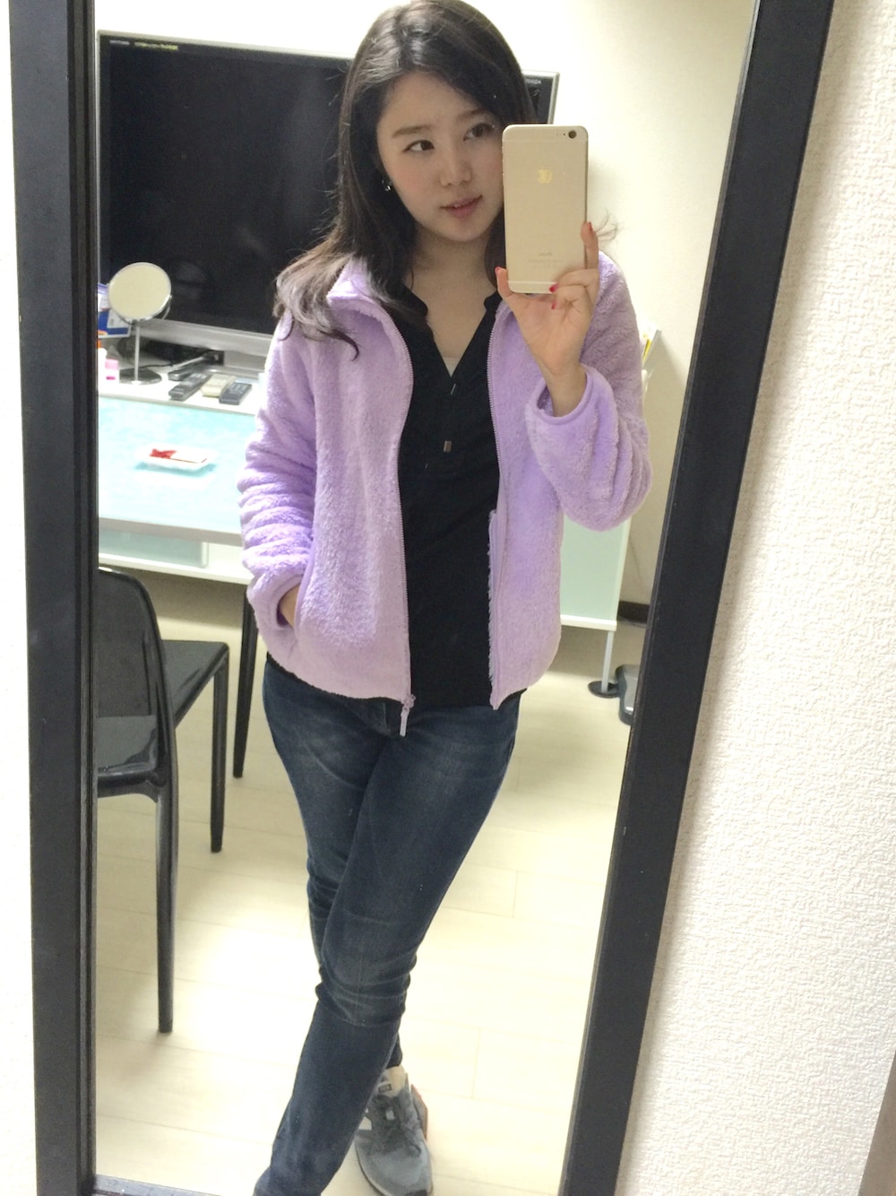 「ユニクロ」｜「Banana Republicのアイテム（Tシャツ/カットソー、ブラック系）」を使った、まいさん（レディース・156cm）の秋コーディネートの1枚目の写真