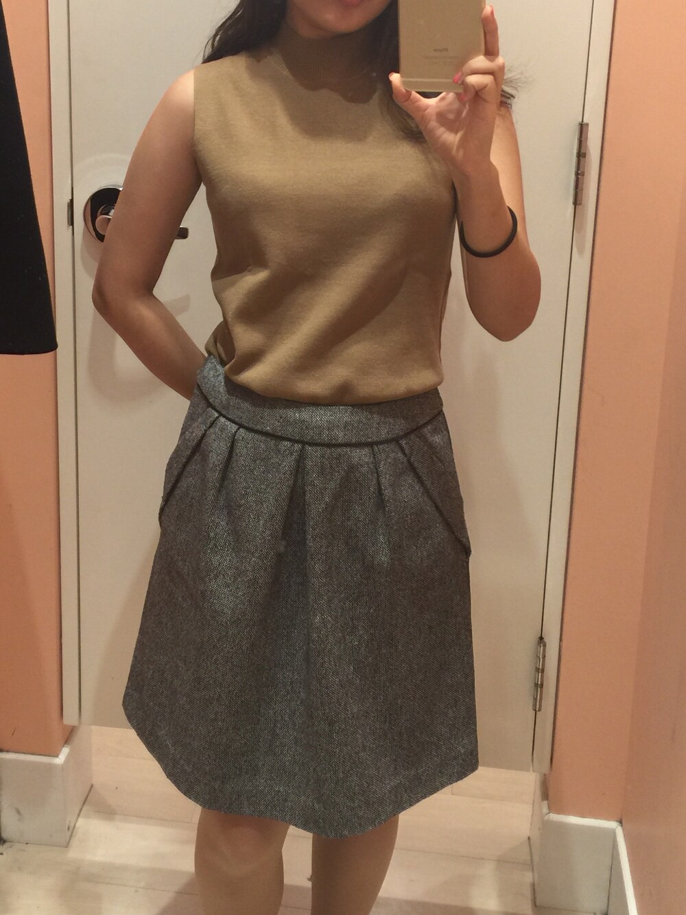 「UNTITLEDのアイテム（スカート、グレー系）」を使った、まいさん（レディース・156cm）の秋コーディネートの1枚目の写真