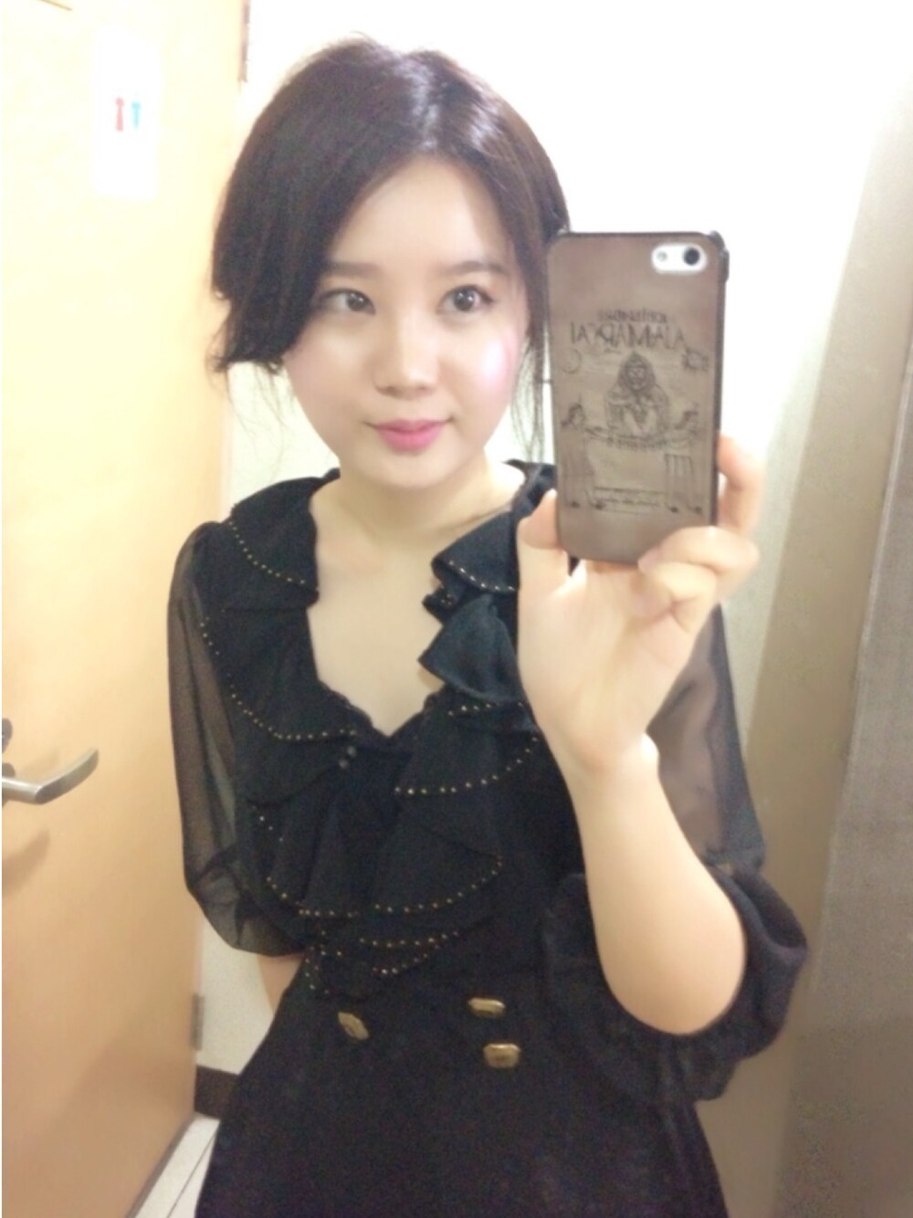 「パーティースタイル」｜「ROYAL PARTYのアイテム（ワンピース、ブラック系）」を使った、まいさん（レディース・156cm）の秋コーディネートの1枚目の写真