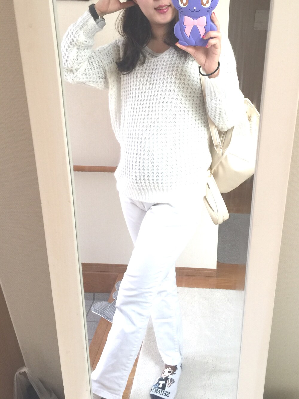 「オールホワイト」｜「CIMARRONのアイテム（その他パンツ、ホワイト系）」を使った、まいさん（レディース・156cm）の秋コーディネートの1枚目の写真