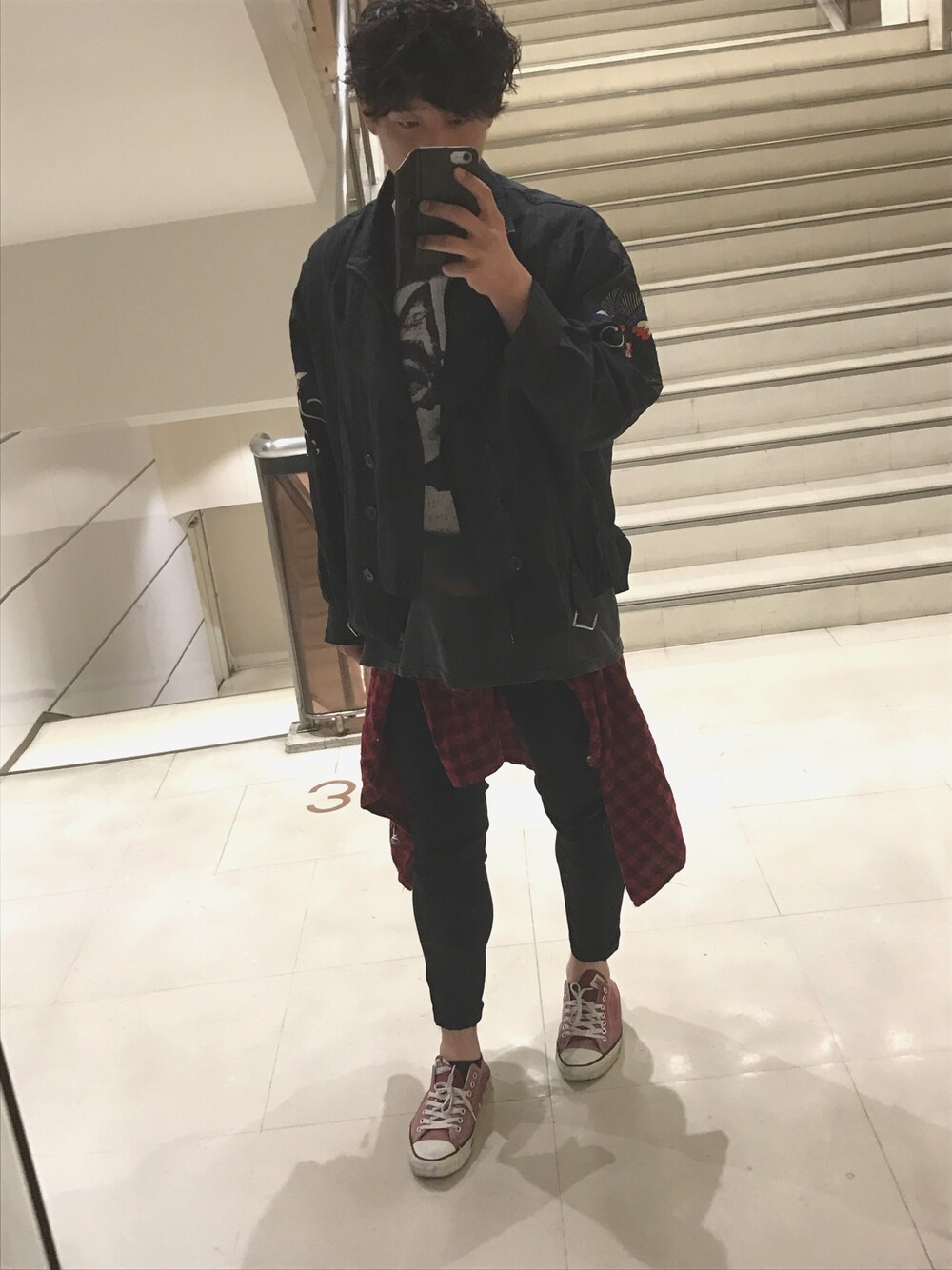 「古着」｜「古着のアイテム（ナイロンジャケット、ブラック系）」を使った、Yoshihiro さん（メンズ・177cm）の秋コーディネートの1枚目の写真