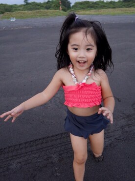 「アイテム（水着、レッド系）」を使った、邵圓圓さん（キッズ・90cm）の夏コーディネート