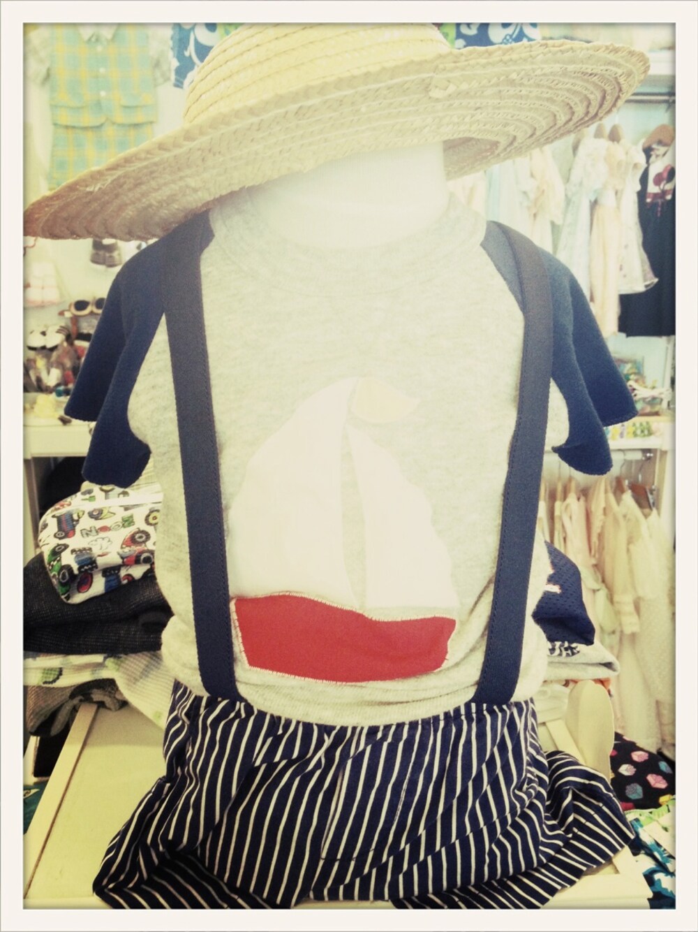 「古着、アメカジ、used、vintage、kids、子供服、マリン、マリンコーデ、こどもコーデ、60’s」｜「ヨットモチーフスウェット（スウェット、グレー系）」を使った、NUTTYLittleRoom&Decoさん（キッズ・90cm）の夏コーディネートの1枚目の写真