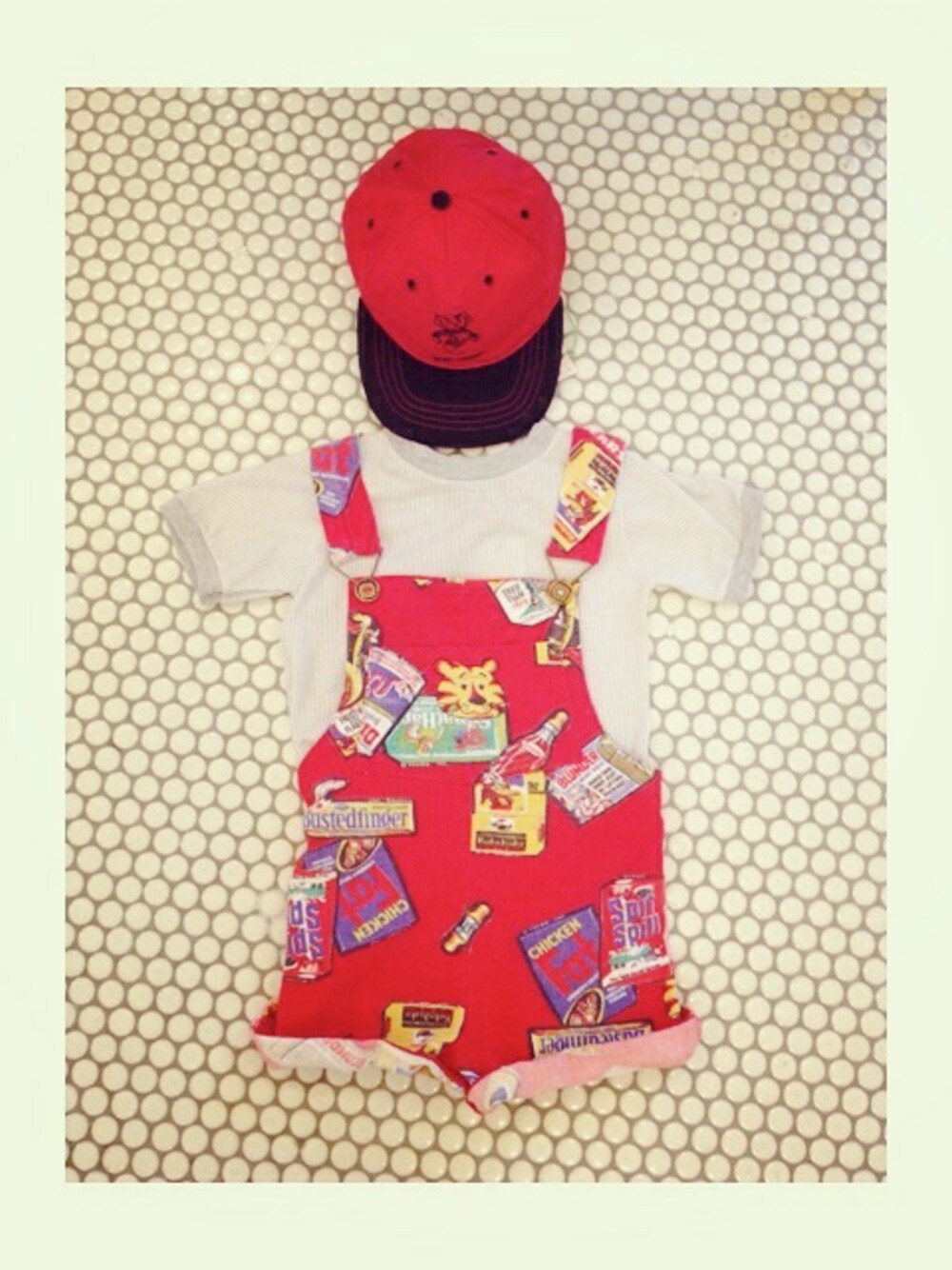 「古着、used、vintage、オーバーオール、kids、子供服、古着MIX、USA、こどもコーデ」｜「vintage tiger overall（サロペット/オーバーオール、レッド系）」を使った、NUTTYLittleRoom&Decoさん（キッズ・100cm）の夏コーディネートの1枚目の写真