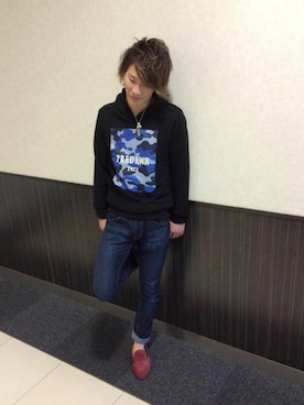 「アイテム（その他シューズ、レッド系）」を使った、VENCE EXCHANGE MEN'S STAFFさん（メンズ・173cm）の冬コーディネート