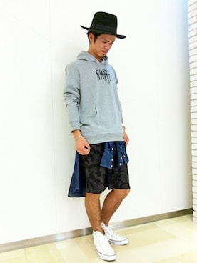 「膝上ショーツ」｜「アイテム（パーカー）」を使った、VENCE EXCHANGE MEN'S STAFFさん（メンズ・173cm）の夏コーディネート