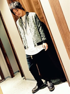 「アイテム（MA-1）」を使った、VENCE EXCHANGE MEN'S STAFFさん（メンズ・173cm）の春コーディネート