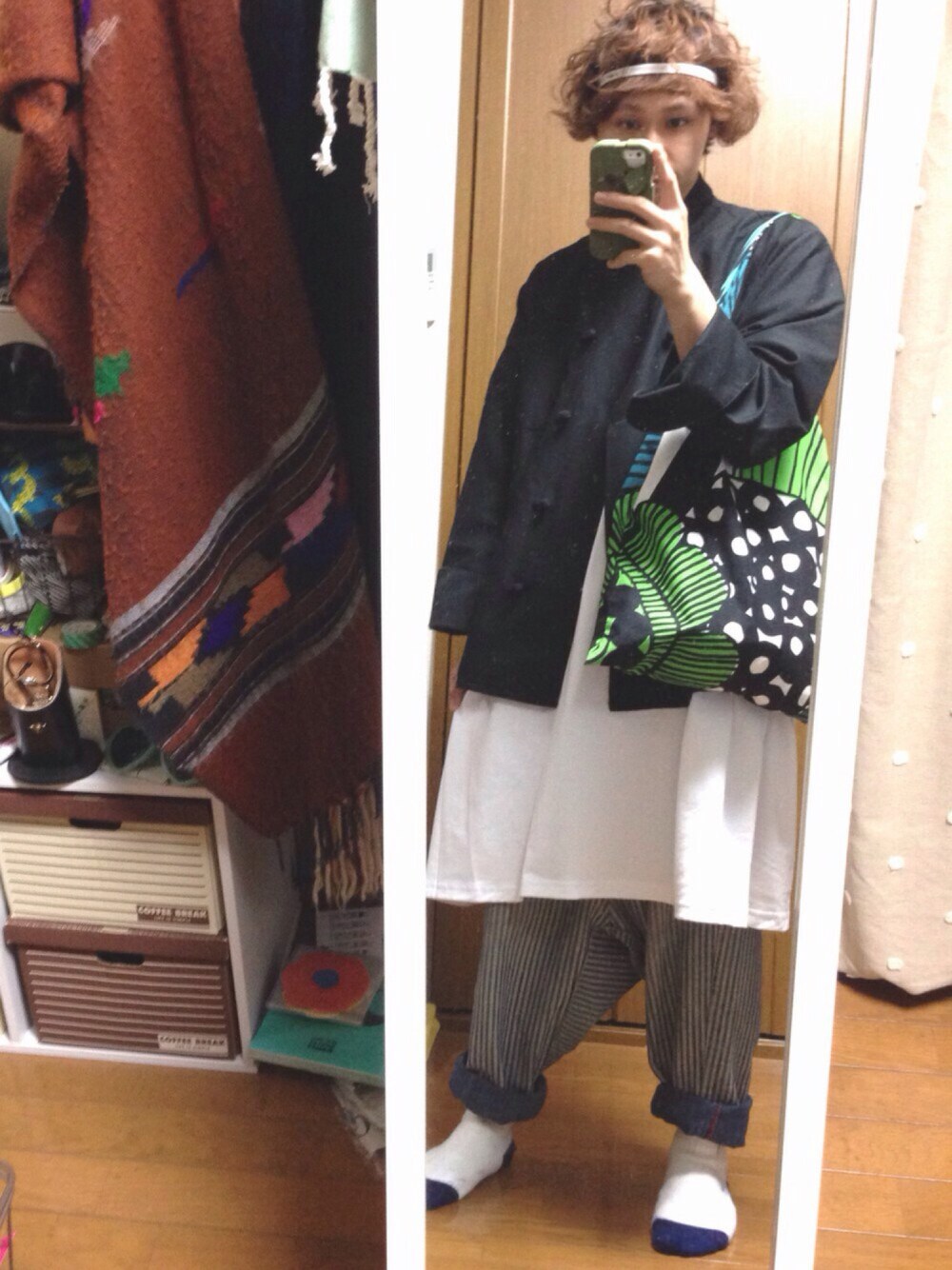 「休日コーデ、NIKE、チャイナジャケット、KAKA☆VAKA、Tシャツ、ビッグT、BEAMS BOY、LIMI feu、マリメッコ、marimekko」｜「marimekkoのアイテム（トートバッグ、その他）」を使った、ｋｅｎｊｉさん（メンズ・168cm）の春コーディネートの1枚目の写真