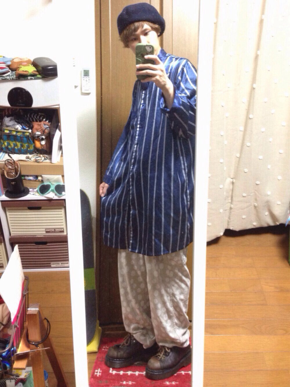 「おやすみコーデ、パジャマ、NOZOMI ISHIGURO、happy socks、ベレー帽、古着、vintage、Dr.Martens」｜「NOZOMI ISHIGUROのアイテム（パンツ、ベージュ系）」を使った、ｋｅｎｊｉさん（メンズ・168cm）の夏コーディネートの1枚目の写真
