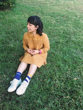 「アイテム（アナログ腕時計、ピンク系）」を使った、李怡萱さん（レディース・149cm）の秋コーディネート