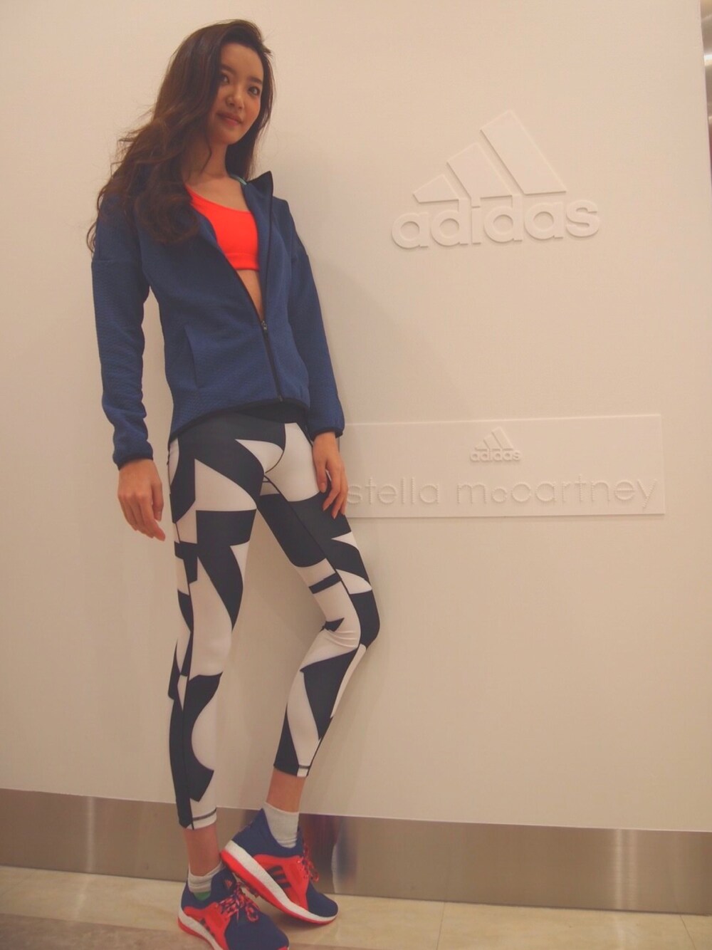 杉山エリカさんの（adidas）を使ったコーディネートの1枚目の写真