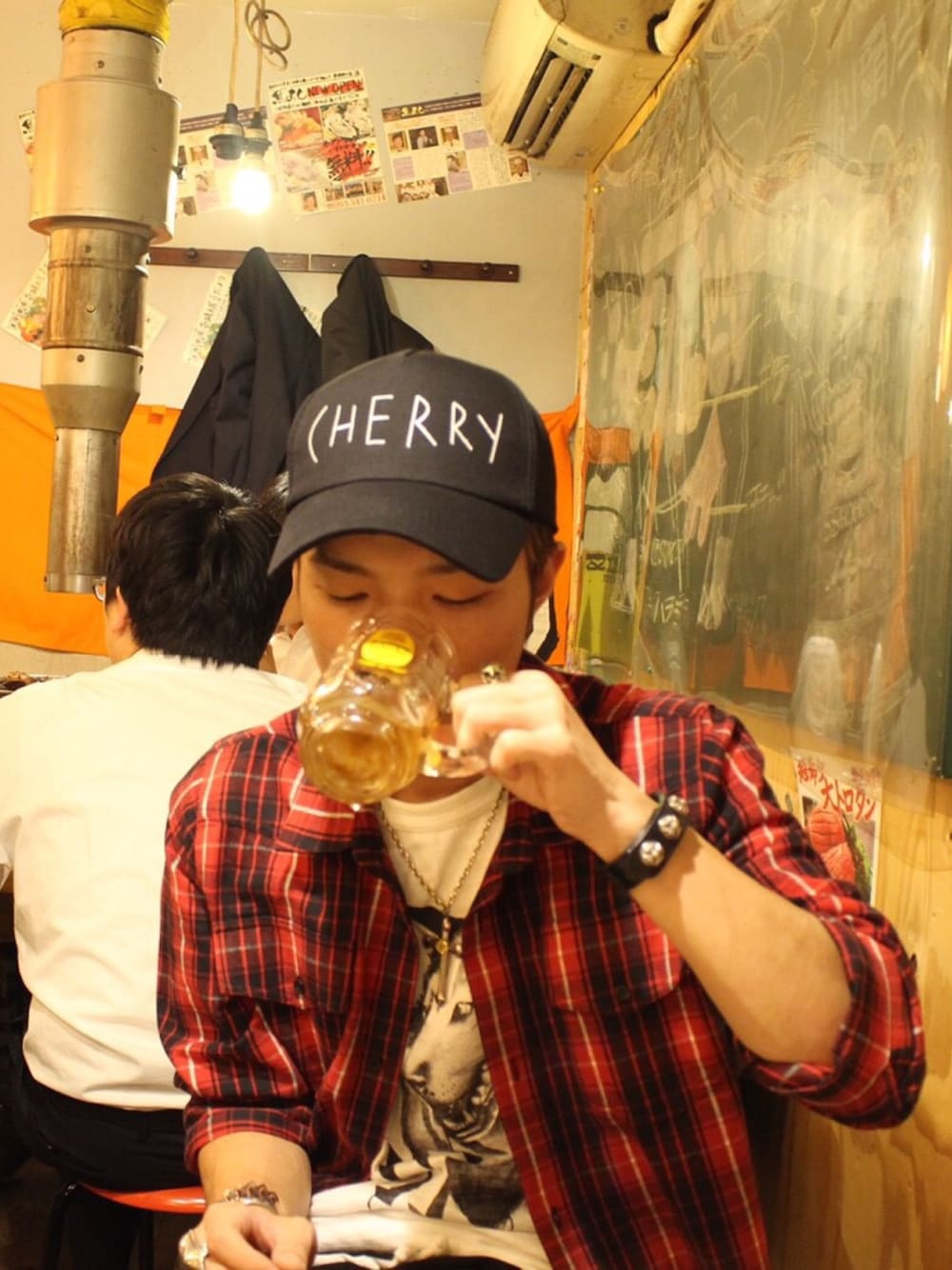 「OFF-WHITE、オフホワイト、コディサンダーソン、Cody Sanderson、AZS、cherry、クロムハーツ、Chrome Hearts、ストリート」｜「AZS TOKYOのアイテム（キャップ、ブラック系）」を使った、KO-SUKEさん（メンズ・170cm）の秋コーディネートの1枚目の写真