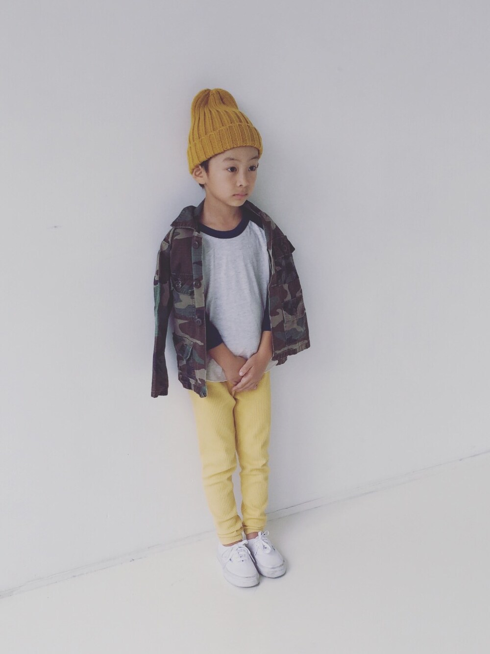 「キッズコーデ、男の子、GU、ニットキャップ、アメアパ、ZARA、VANS」｜「GUのアイテム（ニットキャップ/ビーニー、イエロー系）」を使った、mikiviciousさん（キッズ・110cm）の秋コーディネートの1枚目の写真