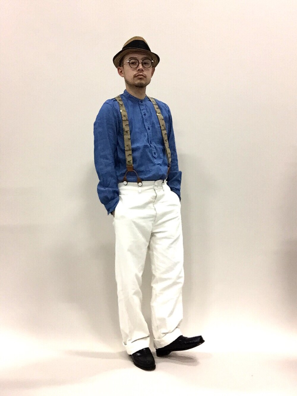 「ローファー、サスペンダー、眼鏡、デニムシャツ、春、春コーデ、麻、麻パンツ、眼鏡男子、ブルー x ホワイト」｜「CIAOPANICの【Ciaopanic】　4.5ozデニムプルオーバーシャツ（シャツ/ブラウス、ブルー系）」を使った、mamamamascoさん（メンズ・163cm）の春コーディネートの1枚目の写真