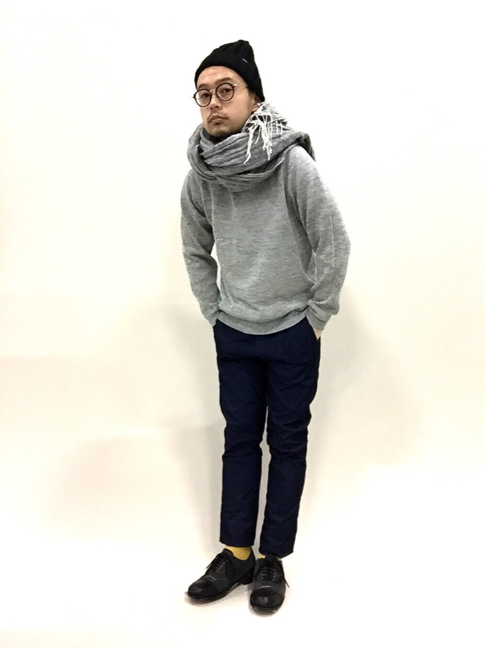 「グレー、ニット帽、MARGARET HOWEEL、MHL.、眼鏡、Christian peau、リネンニット、麻、麻ニット、マーガレット・ハウエル(MARGARET HOWELL)」｜「MARGARET HOWELLのMELANGE LINEN（ニット/セーター、グレー系）」を使った、mamamamascoさん（メンズ・163cm）の春コーディネートの1枚目の写真