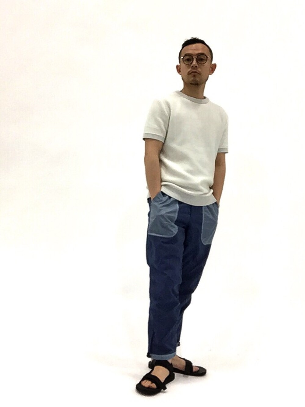 「ニット、ニット帽、サングラス、STUDIOUS、ナイロン、半袖ニット、and wander、teva」｜「BEAVERのand wander/アンドワンダー　Indigo Nylon Cropped Pants　(4065)（その他パンツ、ブルー系）」を使った、mamamamascoさん（メンズ・163cm）の春コーディネートの1枚目の写真