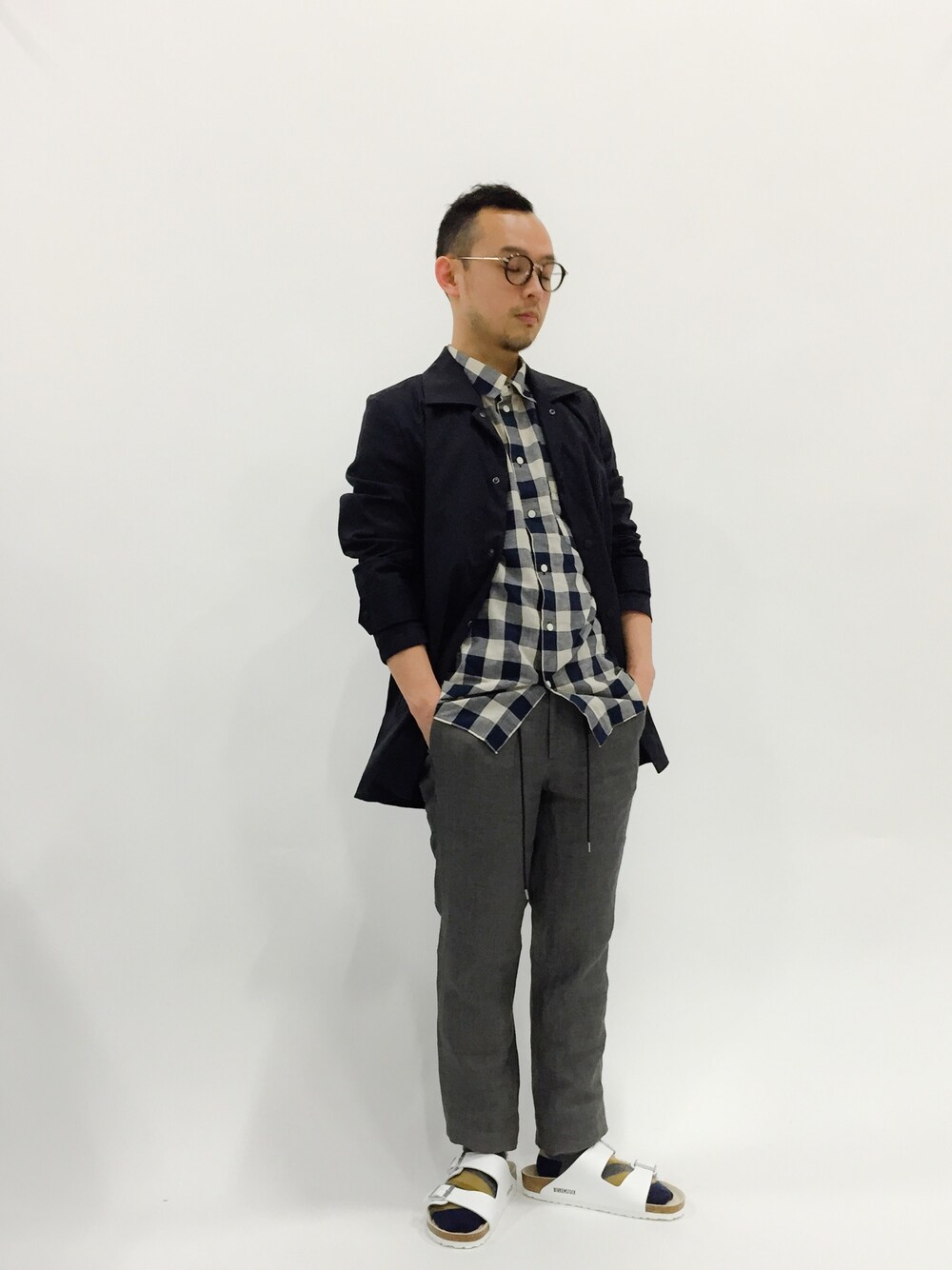 「ブルゾン、A.P.C.、ブロックチェック、birkenstock、サンダル、Edition、BEAUTY&YOUTH UNITED ARROWS」｜「BIRKENSTOCKのBIRKENSTOCK/ビルケンシュトック　ARIZONA　(294)（サンダル、ホワイト系）」を使った、mamamamascoさん（メンズ・163cm）の春コーディネートの1枚目の写真