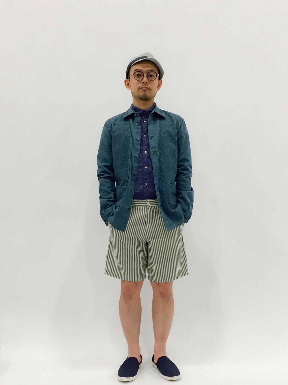 「ショートパンツ、ストライプ、SHIPS、麦わら帽子、Junred、RIVERISLAND、ADPOSION、B’2nd」｜「ADPOSIONのシャツベスト（シャツ/ブラウス、ブルー系）」を使った、mamamamascoさん（メンズ・163cm）の春コーディネートの1枚目の写真