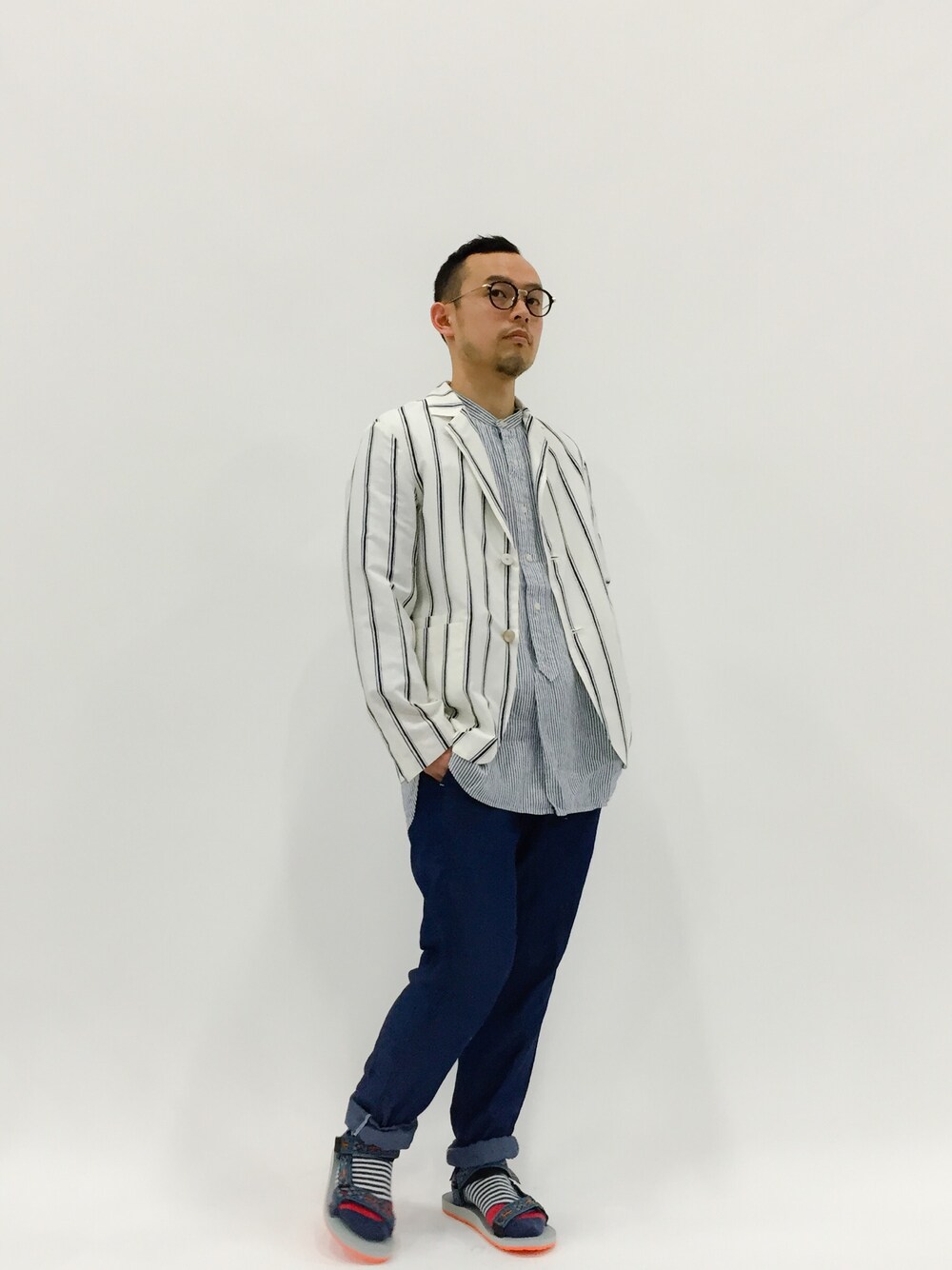 「ジャケット、サンダル、イージーパンツ、EDIFICE、FREAK’Ｓ STORE、ikka、teva」｜「417 EDIFICEのTEVA ORIGINAL UNIVERSAL OL（サンダル、ブルー系）」を使った、mamamamascoさん（メンズ・163cm）の春コーディネートの1枚目の写真