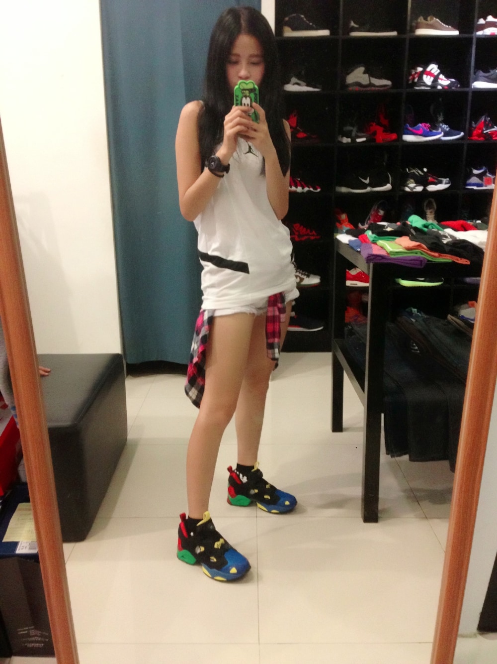 「格紋、Taiwan、PUMP FURY、奧運、reebokpump、Jordan、運動風」｜「AIR JORDANのアイテム（タンクトップ、ホワイト系）」を使った、羅皮loさん（レディース・163cm）の秋コーディネートの1枚目の写真