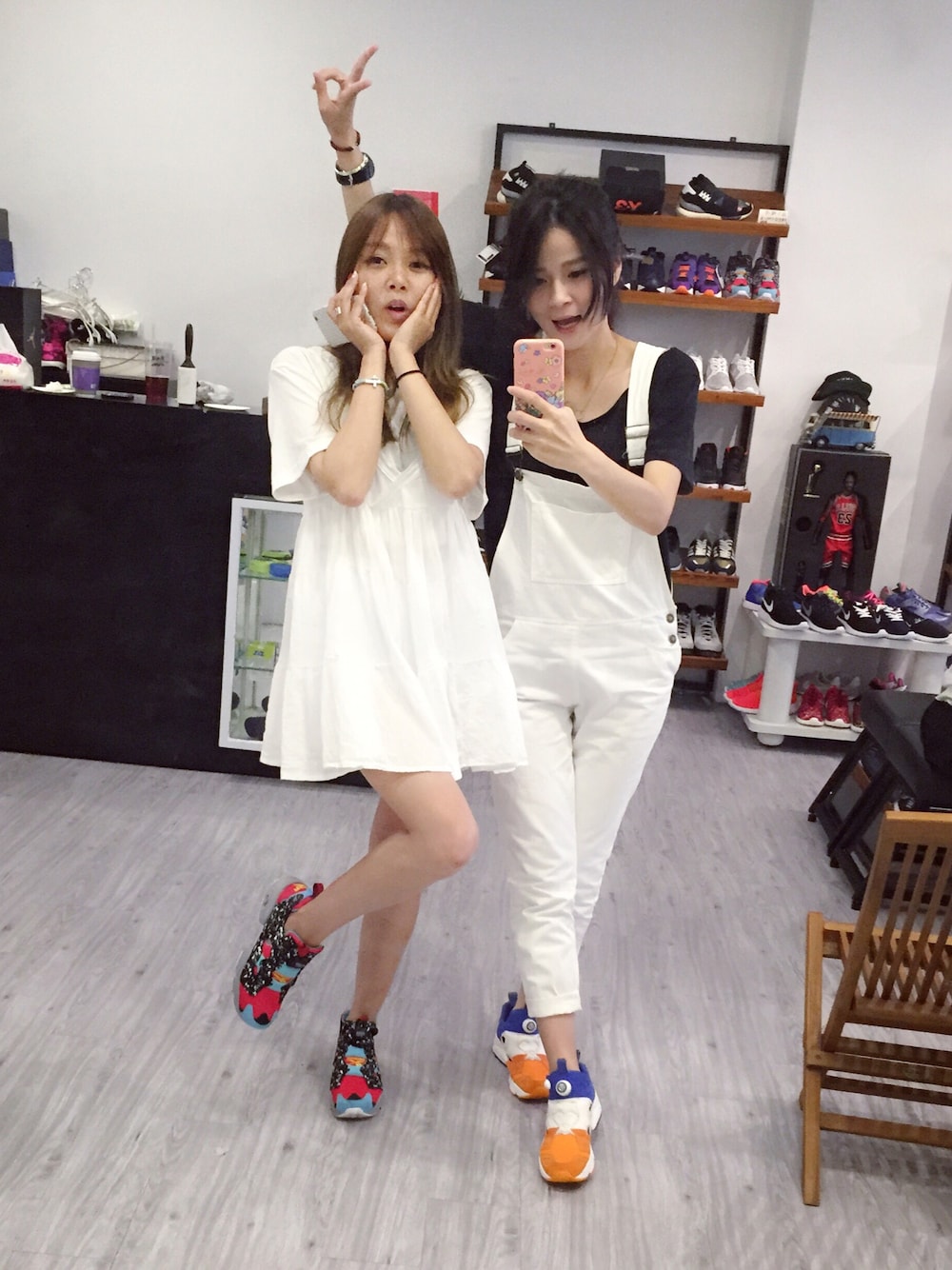 「Joyceshopのアイテム（サロペット/オーバーオール、ホワイト系）」を使った、羅皮loさん（レディース・163cm）の夏コーディネートの1枚目の写真