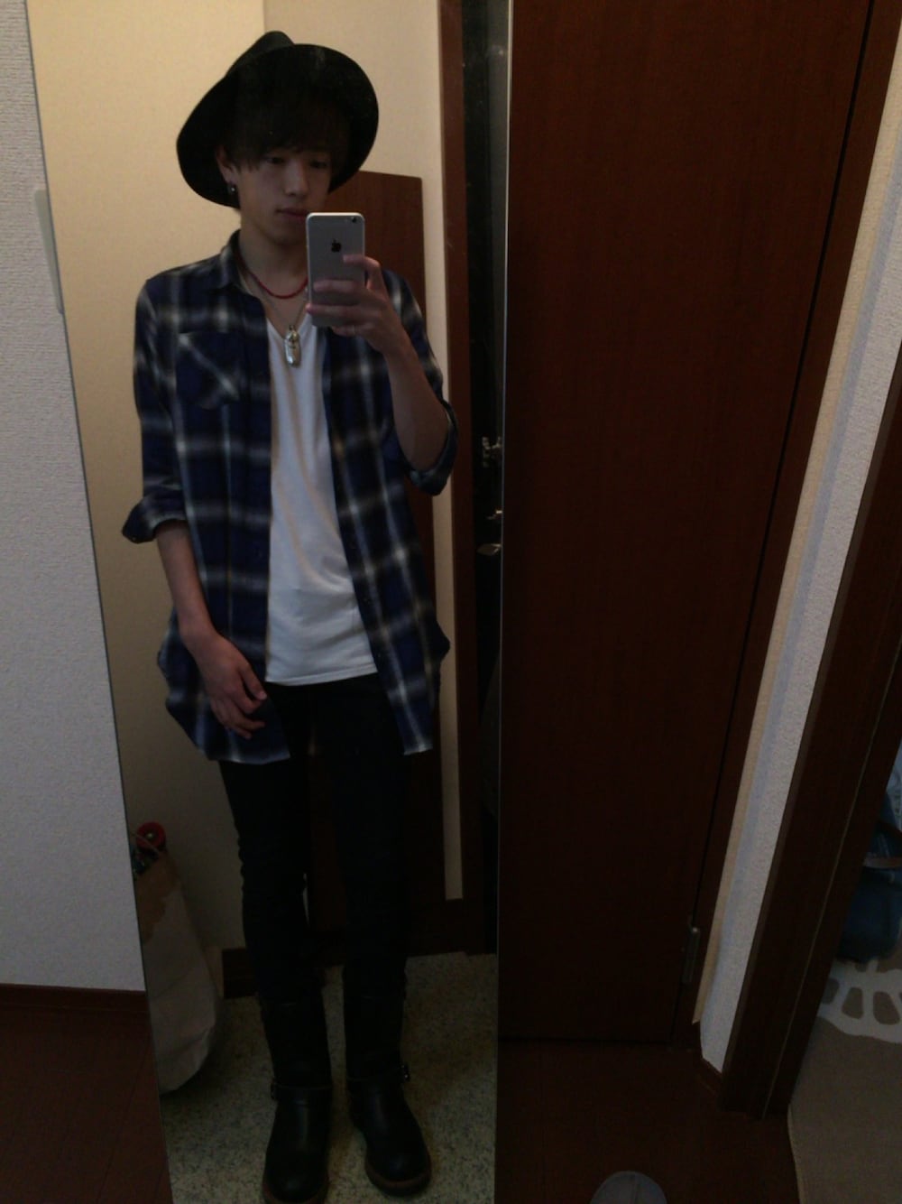 「HARE、ユニクロ、クロムハーツ、Chrome Hearts、ゴローズ、goro's、レッドウィング、RED WING、ロングシャツ、ツバ広ハット」｜「HAREのワイドブリムハット(HARE)（ハット、ブラック系）」を使った、佐藤駿さん（メンズ・175cm）の夏コーディネートの1枚目の写真