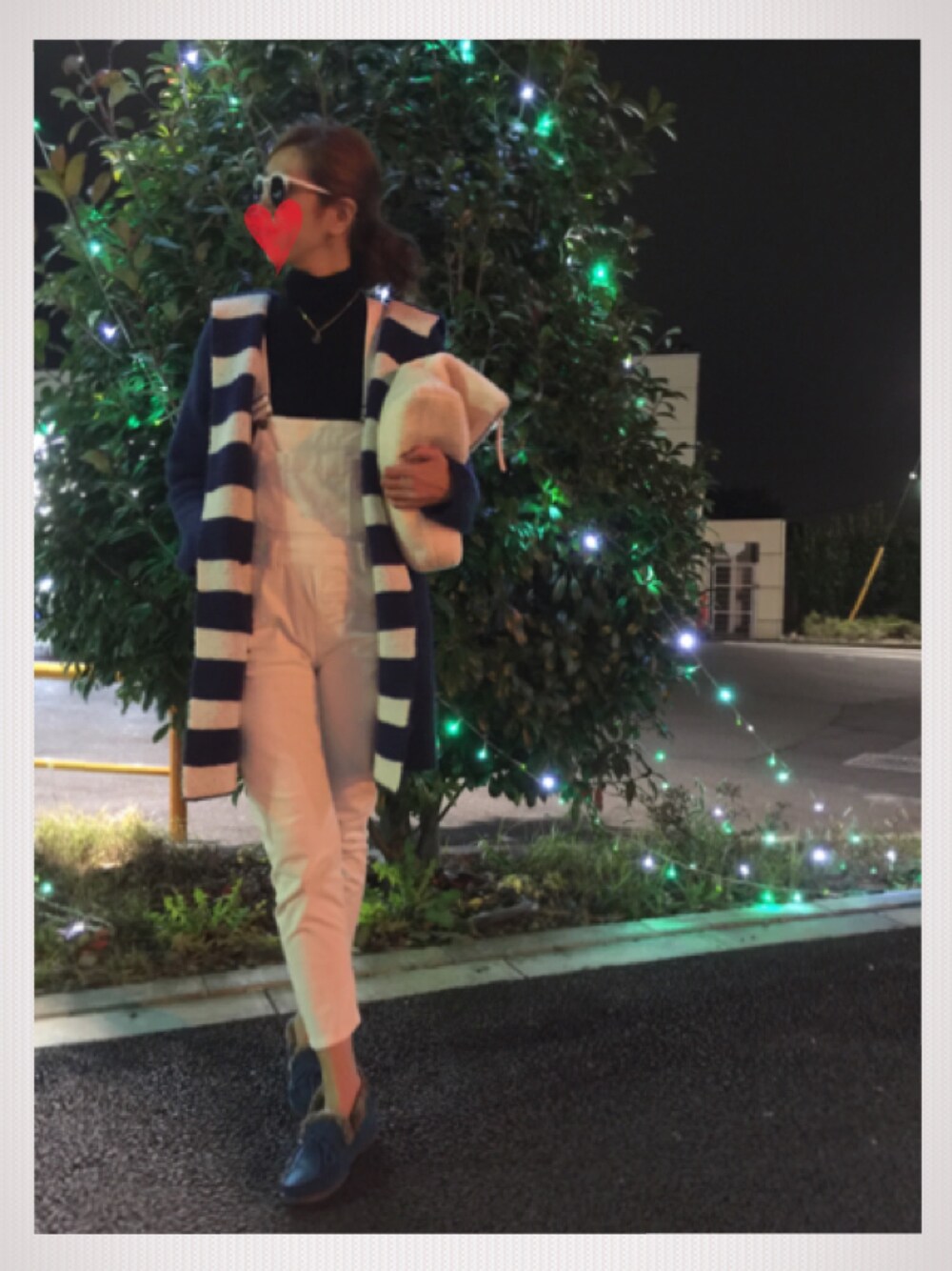 「ラフ、ニット、タートルネック、大人カジュアル、コーディガン、サロペットコーデ、モカシン、クラッチBAG、winter」｜「UNIQLOのアイテム（ニット/セーター、ブラック系）」を使った、mii◡̈⃝さん（レディース・170cm）の冬コーディネートの1枚目の写真