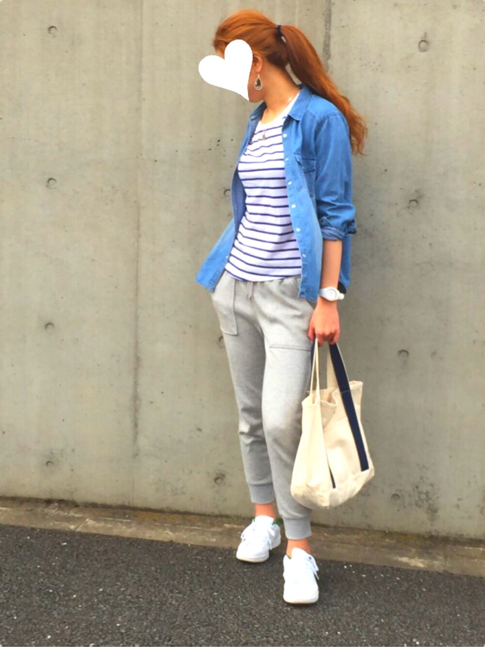 「大人カジュアル、夏、休日スタイル、デニム、ootd、GU、ラフスタイル、ダンガリーシャツ、海、サーフ」｜「AZUL by moussyの6.2OZウエスタンヨーク長袖シャツⅡ（シャツ/ブラウス、ブルー系）」を使った、mii◡̈⃝さん（レディース・170cm）の夏コーディネートの1枚目の写真