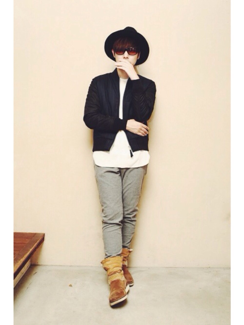 「ブーツ、リブパンツ、MA-1、ハット、ブラック、グレー、ノーカラー、シャツ、VICTIM、whiz」｜「VICTIMのVICTIM
/ STRIPE MA1 JACKET
（ミリタリージャケット、ブラック系）」を使った、compass hamauraさん（メンズ・171cm）の秋コーディネートの1枚目の写真
