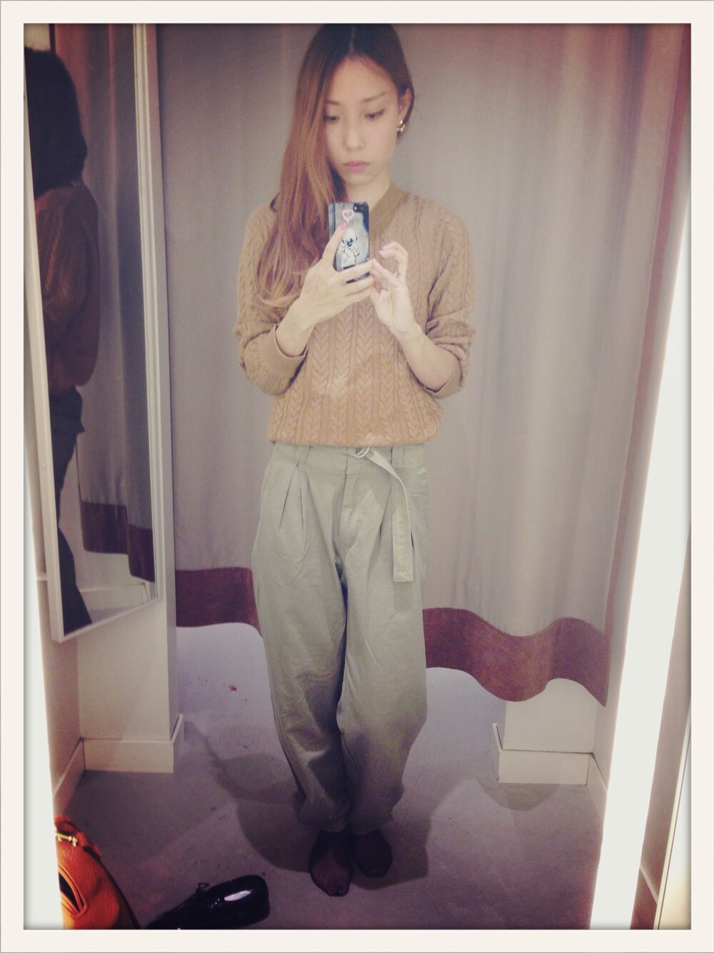 「H&Mのアイテム（ニット/セーター、ベージュ系）」を使った、戸田夕貴さん（レディース・158cm）の秋コーディネートの1枚目の写真