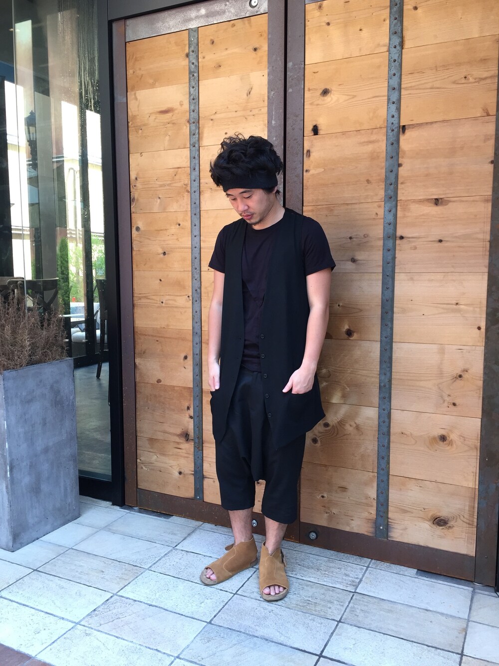 Ann DEMEULEMEESTERのベストを使った人気ファッションコーディネート