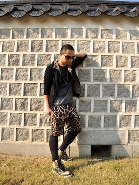 「initial（イニシャル）のアイテム（Tシャツ/カットソー、グレー系）」を使った、k1amさん（メンズ・168cm）の冬コーディネート