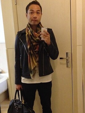 「FENDI（フェンディ）のアイテム（マフラー、ブラウン系）」を使った、k1amさん（メンズ・168cm）の冬コーディネート