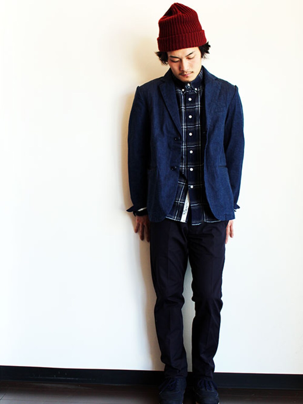 「デニムジャケット、 ネルシャツ、 チェックシャツ」｜「NEW YORK HATのCHUNKY CUFF（ニットキャップ/ビーニー、レッド系）」を使った、miyachiさん（メンズ・174cm）の冬コーディネートの1枚目の写真