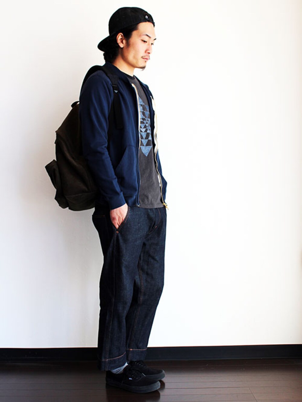 「スウェット、デニム、ジェットキャップ」｜「THE STAKE (ザ・ステイク) （キャップ、ブルー系）」を使った、miyachiさん（メンズ・174cm）の春コーディネートの1枚目の写真